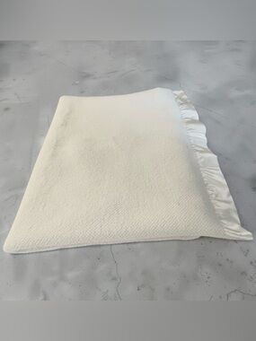 Fieldcrest twin size blanket, vintage, acrylic with satin trim, soft and warm